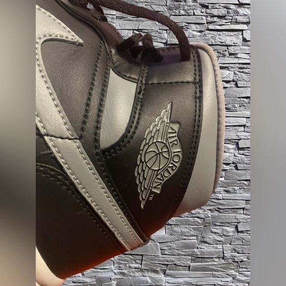 Nike Air Jordan’s. 2018 shadow. Retro mid rise black-and-grey men’s size‎ 8. main image 7